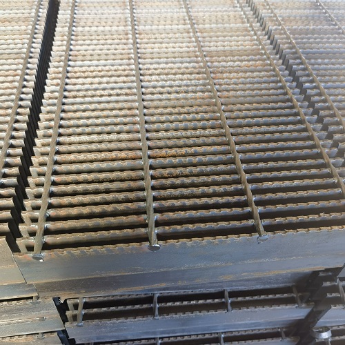 高空塔架平臺(tái)鋼格柵板技術(shù)揭秘