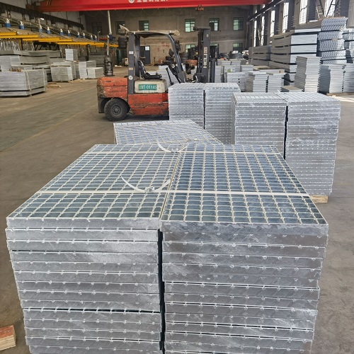 鋼格板表面處理方式對比：噴漆、鍍鋅、不銹鋼哪種更耐用？