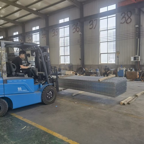 從工廠到市政，鋼格柵如何撐起工程建設(shè)半邊天？